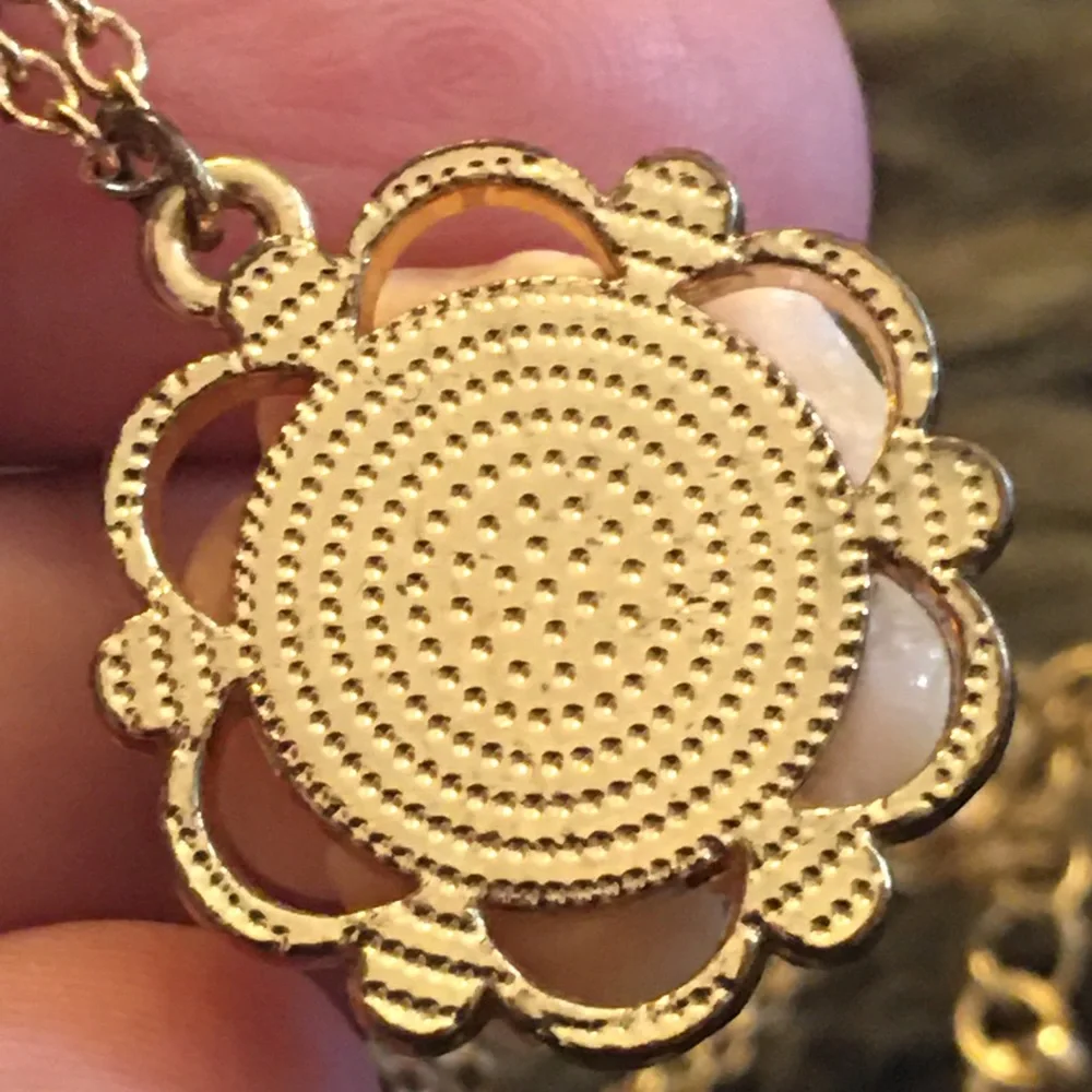 Victorian style resin peach rose pendant necklace